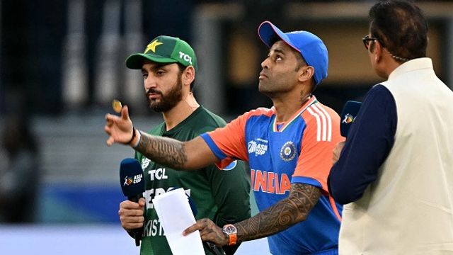 IND vs PAK, Asia cup 2025: सूर्यकुमार यादव ने फिर किया पाकिस्तान को नजरअंदाज! ओमान पर जीत के बाद कप्तान ने पांच शब्दों में दी चेतावनी सूर्यकुमार यादव