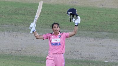 IND W vs AUS W: स्मृति मांधना ने रच दिया इतिहास, वनडे क्रिकेट में भारत की तरफ से ठोका सबसे तेज शतक, कोहली को पछाड़ा SportsTak Hindi