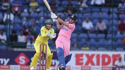 IND vs AUS : 413 रन के विशाल चेज में स्मृति मांधना का तूफानी शतक गया बेकार, ऑस्ट्रेलिया से 40 साल बाद भी वनडे सीरीज नहीं जीत सकी महिला टीम इंडिया Smriti Mandhana of India play a shot during game three of the One Day International series between India and Australia at Arun Jaitley Stadium on September 20, 2025 in Delhi, India.