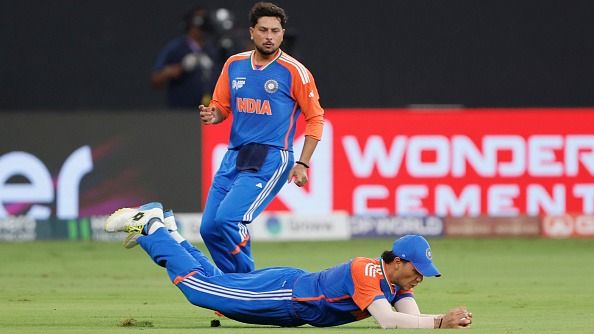 अभिषेक शर्मा ने पाकिस्तानियों को दिया करारा जवाब, डाइव लगाकर पकड़ा हैरतअंगेज कैच, अयूब भी रह गए हैरान, VIDEO