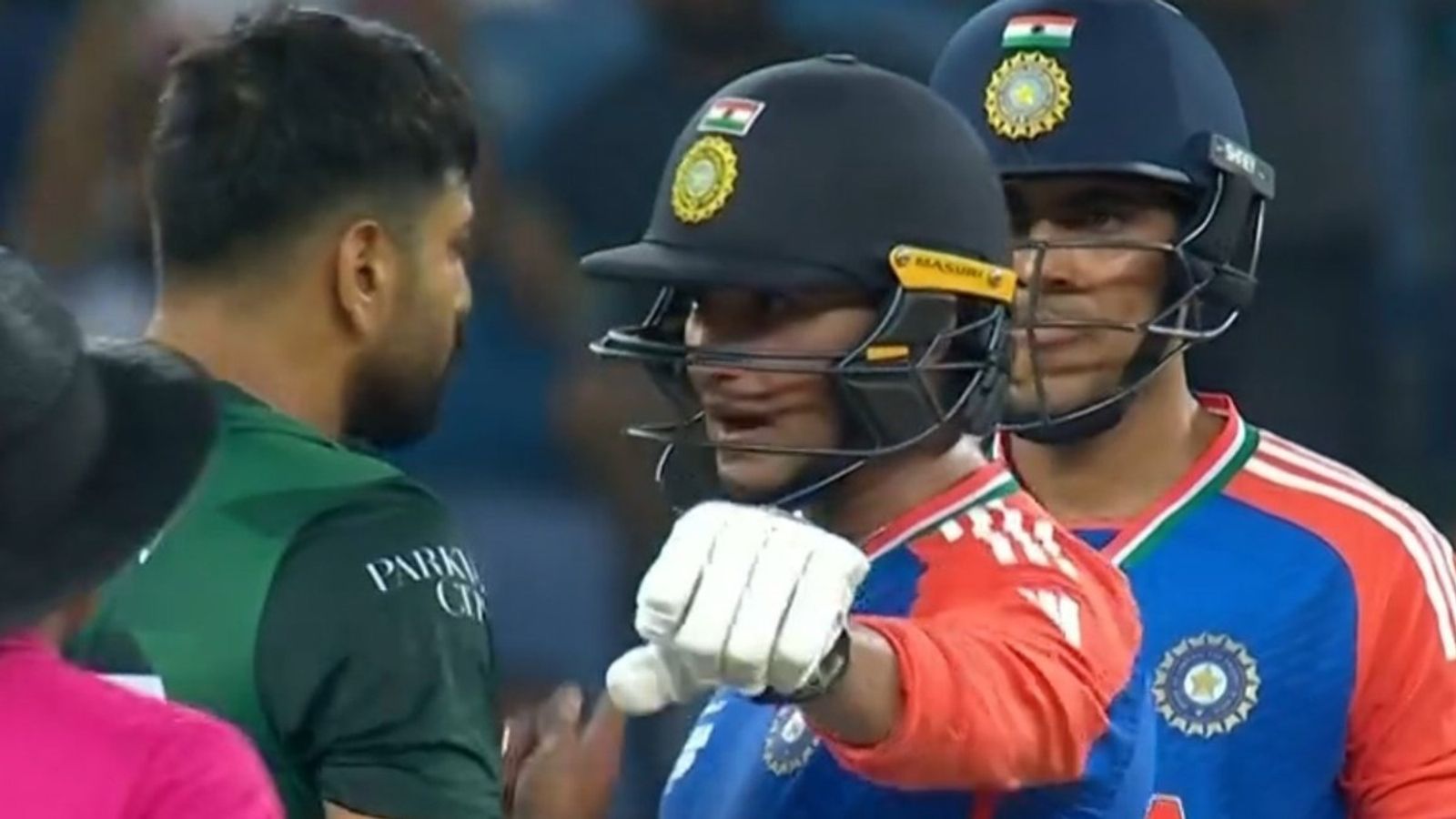 IND vs PAK: शुभमन गिल- अभिषेक शर्मा ने की हारिस रऊफ की धुनाई तो भड़का पाकिस्तानी गेंदबाज, खूब हुई गाली- गलौज, अंपायर को आना पड़ा बीच में, VIDEO IND vs PAK: शुभमन गिल- अभिषेक शर्मा ने की हारिस रऊफ की धुनाई तो भड़का पाकिस्तानी गेंदबाज, खूब हुई गाली- गलौज, अंपायर को आना पड़ा बीच में, VIDEO