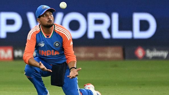 कुलदीप यादव ने सईम अयूब का कैच छोड़ा