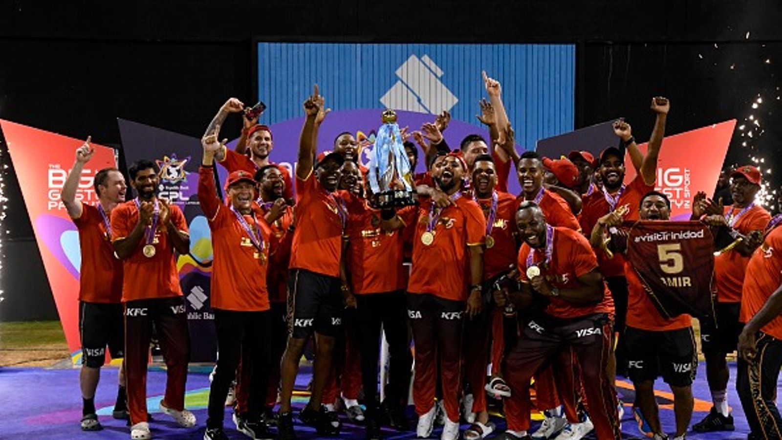 निकोलस पूरन की नाइट राइडर्स बनी CPL 2025 चैंपियन, फाइनल में वॉरियर्स को हराकर 5वीं बार जीता खिताब जीत का जश्न मनाती त्रिनबागो नाइट राइडर्स
