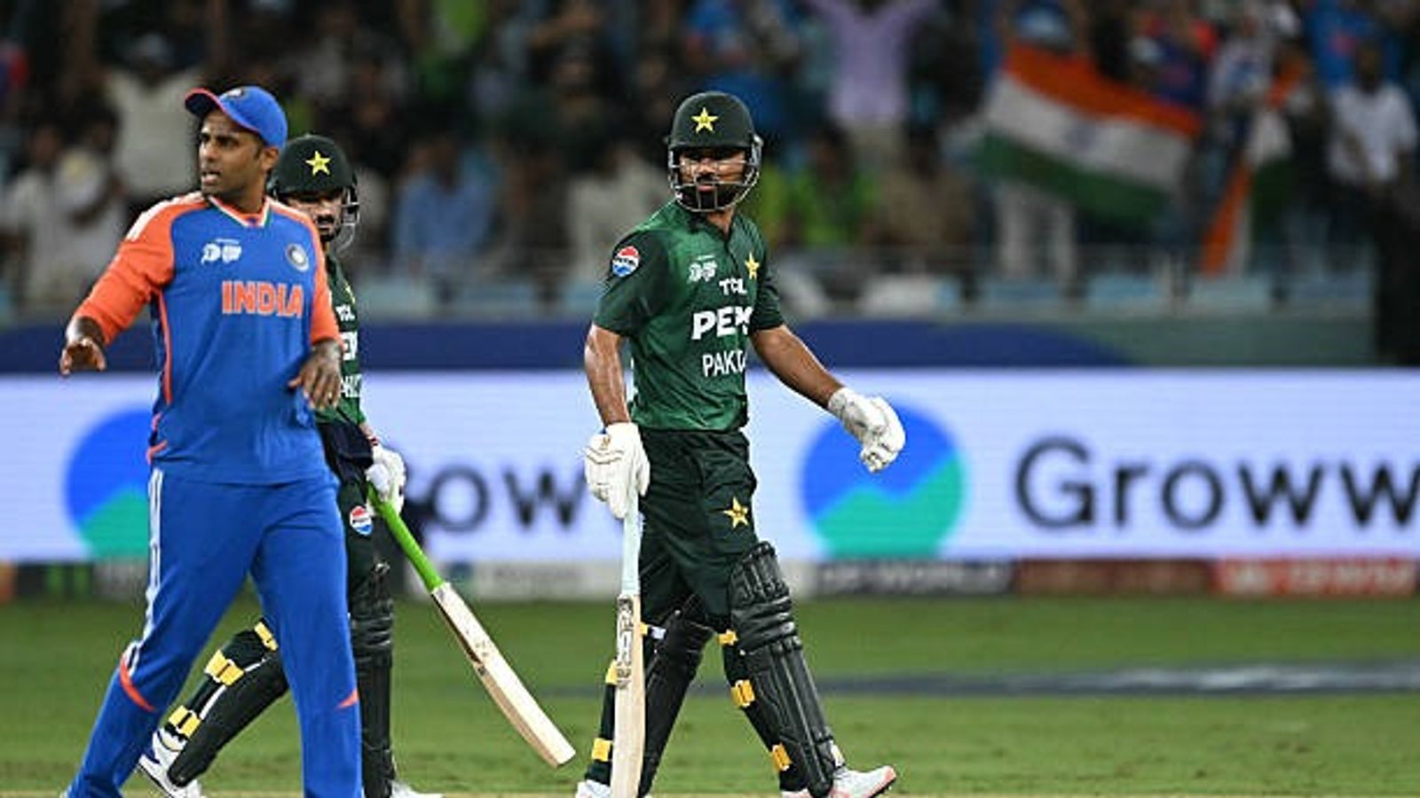 IND vs PAK: पाकिस्तानी कप्तान ने फख़र जमां को आउट देने पर दुखड़ा रोया, कहा- कीपर के आगे टप्पा खा गई थी गेंद और अंपायर... IND vs PAK: पाकिस्तानी कप्तान ने फख़र जमां को आउट देने पर दुखड़ा रोया, कहा- कीपर के आगे टप्पा खा गई थी गेंद और अंपायर...