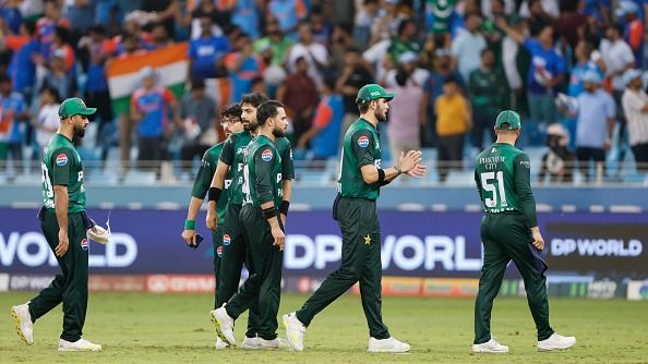 Asia Cup 2025 से बाहर हो सकता है पाकिस्‍तान, भारत के हाथों हार के बाद कैसे मुश्किल में फंसी सलमान आगा की टीम?