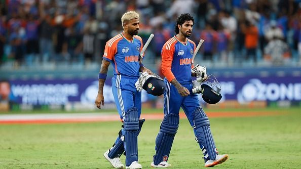पाकिस्तान के खिलाफ जोरदार प्रदर्शन के लिए अभिषेक शर्मा को नहीं बल्कि इस बैटर को मिला इम्पैक्ट प्लेयर का अवॉर्ड, ड्रेसिंग रूम में हुई खूब मस्ती, VIDEO