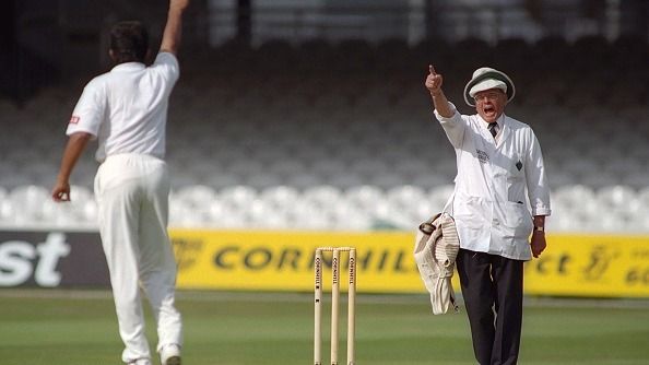 Umpire Dickie Bird gives his last LBW decision in Test Cricket