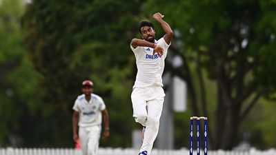 Team India Squad : टीम इंडिया में आयेगा 'नया जडेजा', वेस्ट इंडीज के खिलाफ टेस्ट सीरीज में हो सकता है डेब्यू, जानें कौन है ये धुरंधर? Manav Suthar of India A bowls