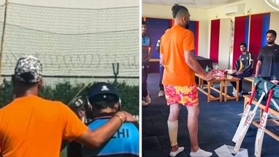 शुभमन गिल - अभिषेक शर्मा को ट्रेनिंग देने वाले युवराज सिंह के पास पहुंचे पंजाब किंग्स के ये दो स्टार बैटर, नेट्स प्रैक्टिस की फोटो वायरल SportsTak Hindi