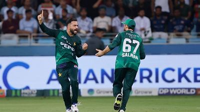 Asia cup 2025: पाकिस्तान के कप्तान ने जीत के बाद भारत को दी चेतावनी, कहा- फाइनल में हम... SportsTak Hindi