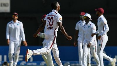 बड़ी खबर: वेस्ट इंडीज का स्टार तेज गेंदबाज भारत के खिलाफ टेस्ट सीरीज से बाहर, 22 साल के अनकैप्ड खिलाड़ी ने किया रिप्लेस SportsTak Hindi