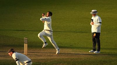 राहुल चाहर की फिरकी ने इंग्लैंड में वाशिंगटन सुंदर की टीम को किया तबाह, 9 विकेट लेकर 181 के चेज़ में हार की कगार पर धकेला SportsTak Hindi