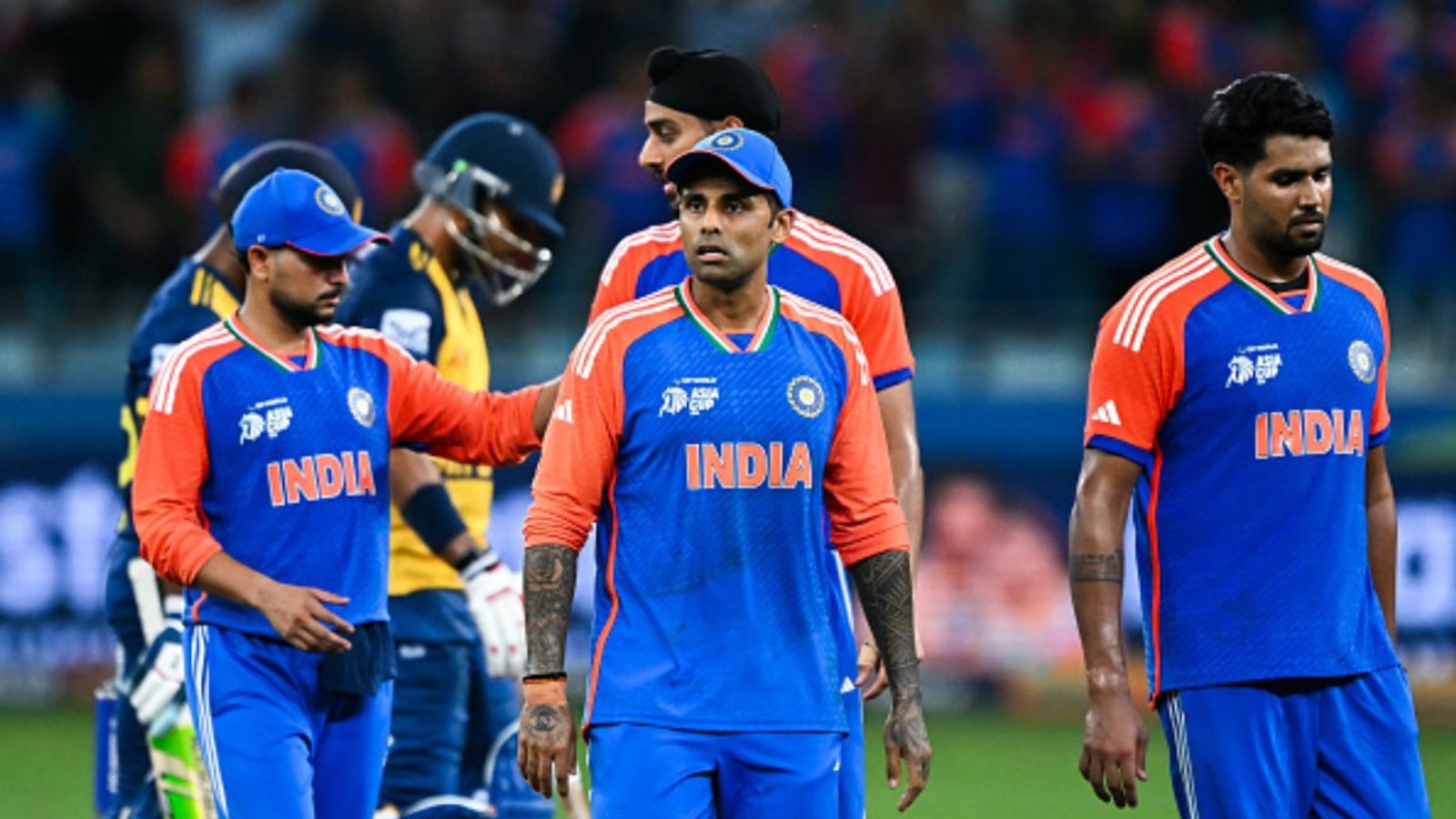 IND vs SL, Asia Cup: भारत ने सुपर ओवर में श्रीलंका से मारी बाजी, एशिया कप में जारी रखा अजेय रथ, अब फाइनल फतेह करने की तैयारी IND vs SL, Asia Cup: भारत ने सुपर ओवर में श्रीलंका से मारी बाजी, एशिया कप में जारी रखा अजेय रथ, अब फाइनल फतेह करने की तैयारी