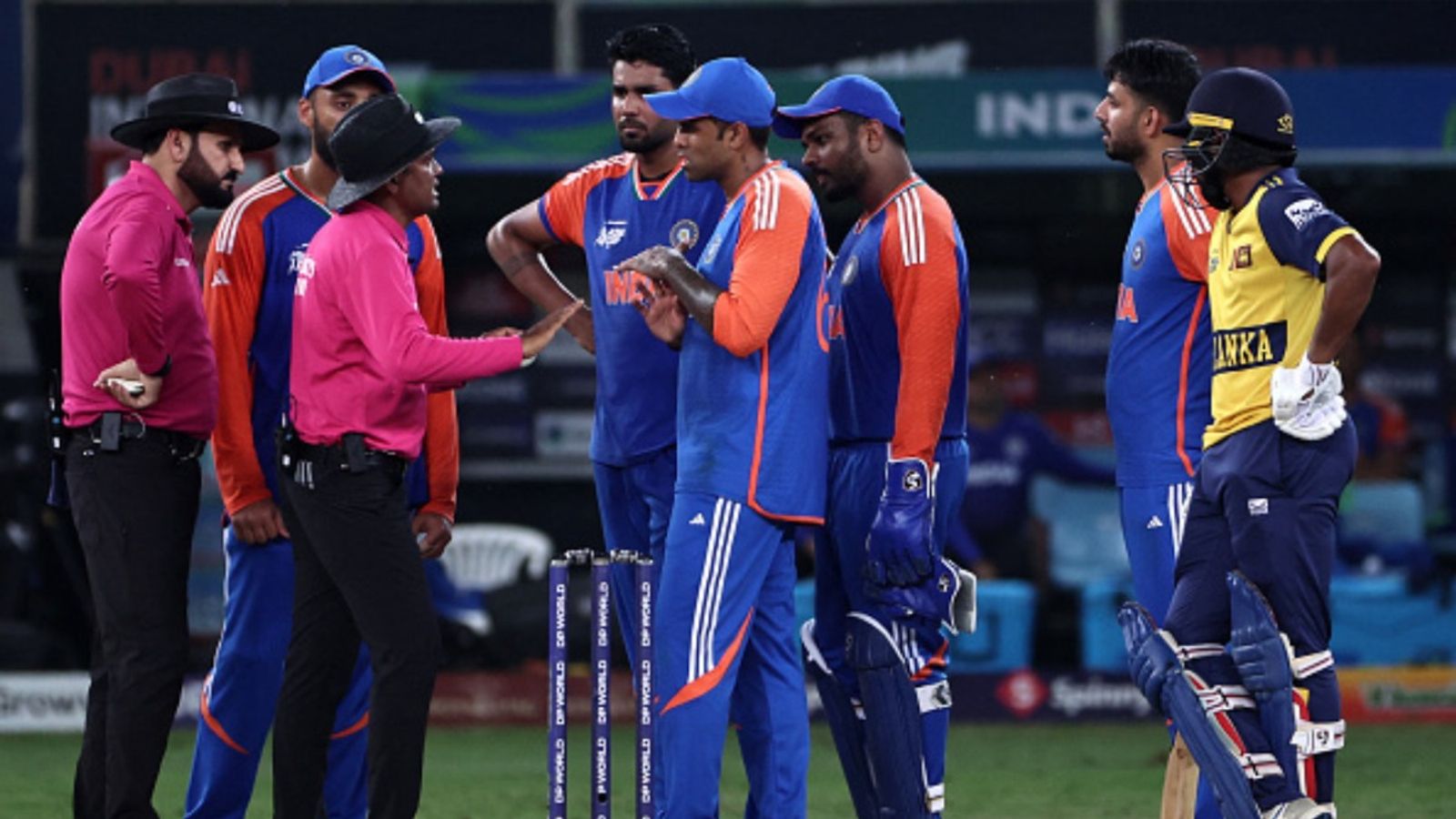 IND vs SL: दासुन शनाका रन आउट होने पर भी क्यों करते रहे बैटिंग, अंपायर ने किस कारण से नहीं दिया आउट IND vs SL: दासुन शनाका रन आउट होने पर भी क्यों करते रहे बैटिंग, अंपायर ने किस कारण से नहीं दिया आउट