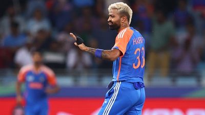 Asia cup 2025: हार्दिक पंड्या की चोट पर पाकिस्तान के खिलाफ फाइनल से पहले बड़ी अपडेट, श्रीलंका के खिलाफ एक ओवर फेंककर मैदान से चले गए थे बाहर SportsTak Hindi