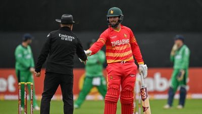 39 साल की उम्र में 46 गेंद में ठोका T20I शतक और कूटे 123 रन, उड़ाए 21 चौके-छक्के, टीम ने फिर भी किया रिटायर्ड आउट SportsTak Hindi