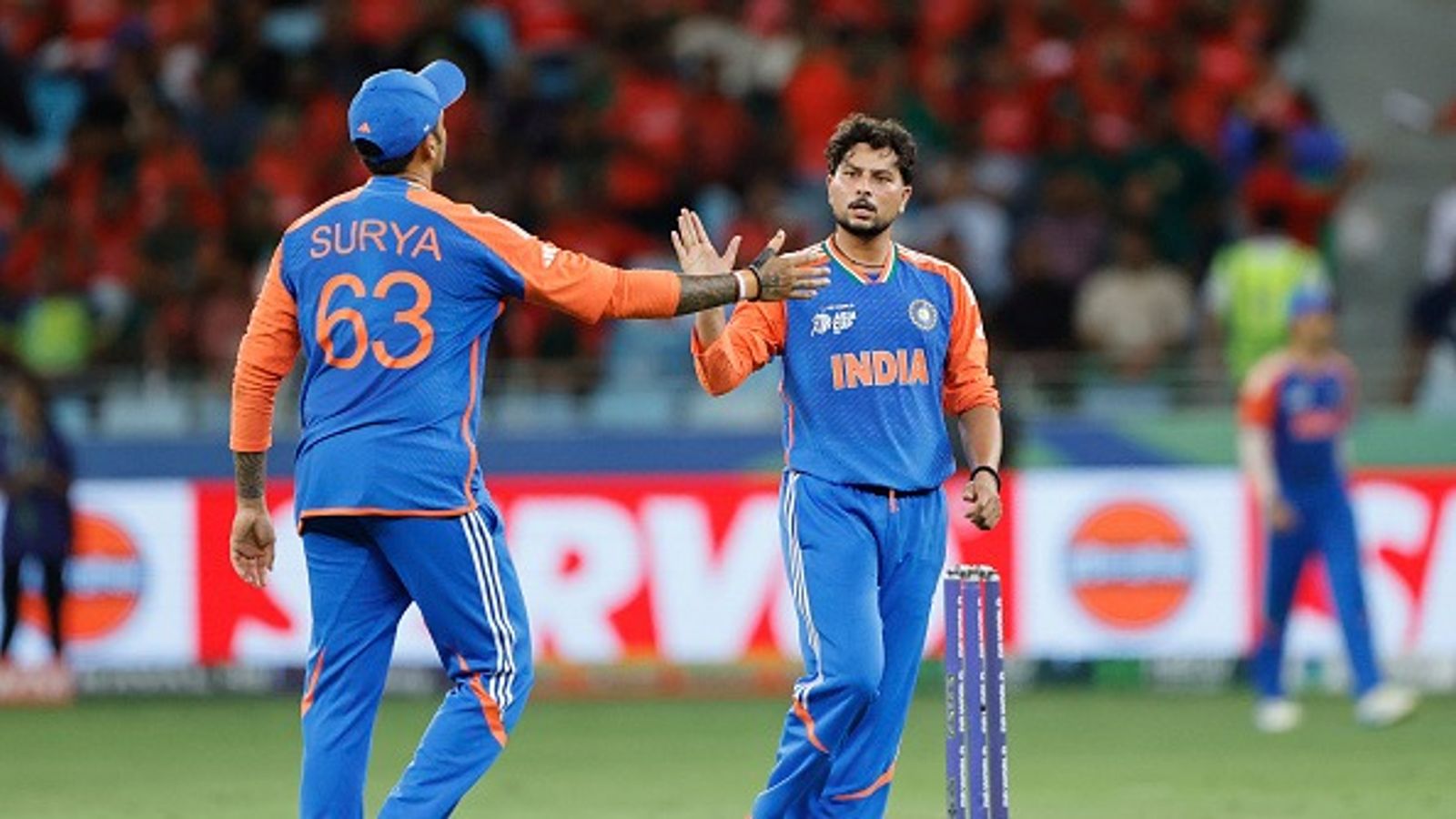 IND vs PAK: कुलदीप यादव की फिरकी पर नाचे पाकिस्तानी बैटर्स, एक ओवर में तीन विकेट लेकर पलटा मैच, एशिया कप में रच डाला इतिहास IND vs PAK: कुलदीप यादव की फिरकी पर नाचे पाकिस्तानी बैटर्स, एक ओवर में तीन विकेट लेकर पलटा मैच, एशिया कप में रच डाला इतिहास