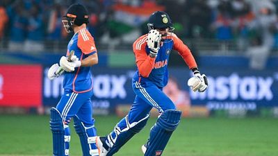 IND vs PAK, Asia Cup Final: भारत ने किया जीत का राज'तिलक', नवरात्रि में 9वीं बार बना एशिया का बादशाह, घमंडी पाकिस्तान तीसरी बार तबाह SportsTak Hindi