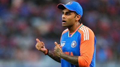 IND vs PAK : एशिया कप जीतने के बाद सूर्यकुमार यादव ने जीता दिल, पहलगाम हमले में जान गंवाने वाले लोगों के लिए उठाया बड़ा कदम  35 കാരനായ ക്യാപ്റ്റൻ ടൂർണമെന്റിൽ ഇതുവരെ അഞ്ച് ഇന്നിംഗ്സുകളിൽ നിന്ന് 71 റൺസ് മാത്രമേ നേടിയിട്ടുള്ളൂ, (Courtesy: AP)