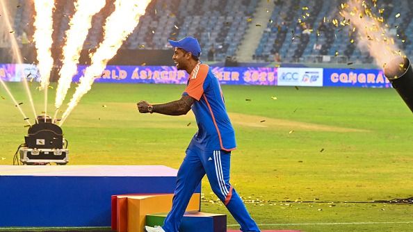 एशिया कप जीतने के बाद बिना ट्रॉफी टीम इंडिया ने मनाया जश्न तो सूर्यकुमार यादव का फूटा गुस्सा, कहा - मेरे जीवन में पहली बार...