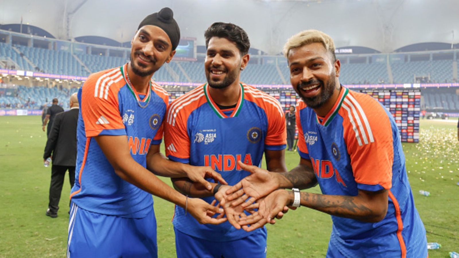 भारतीय टीम ने मोहसिन नकवी से क्यों नहीं ली एशिया कप ट्रॉफी, फाइनल से पहले की इस हरकत ने सूर्या सेना को दिलाया गुस्सा भारतीय टीम ने मोहसिन नकवी से क्यों नहीं ली एशिया कप ट्रॉफी, फाइनल से पहले की इस हरकत ने सूर्या सेना को दिलाया गुस्सा