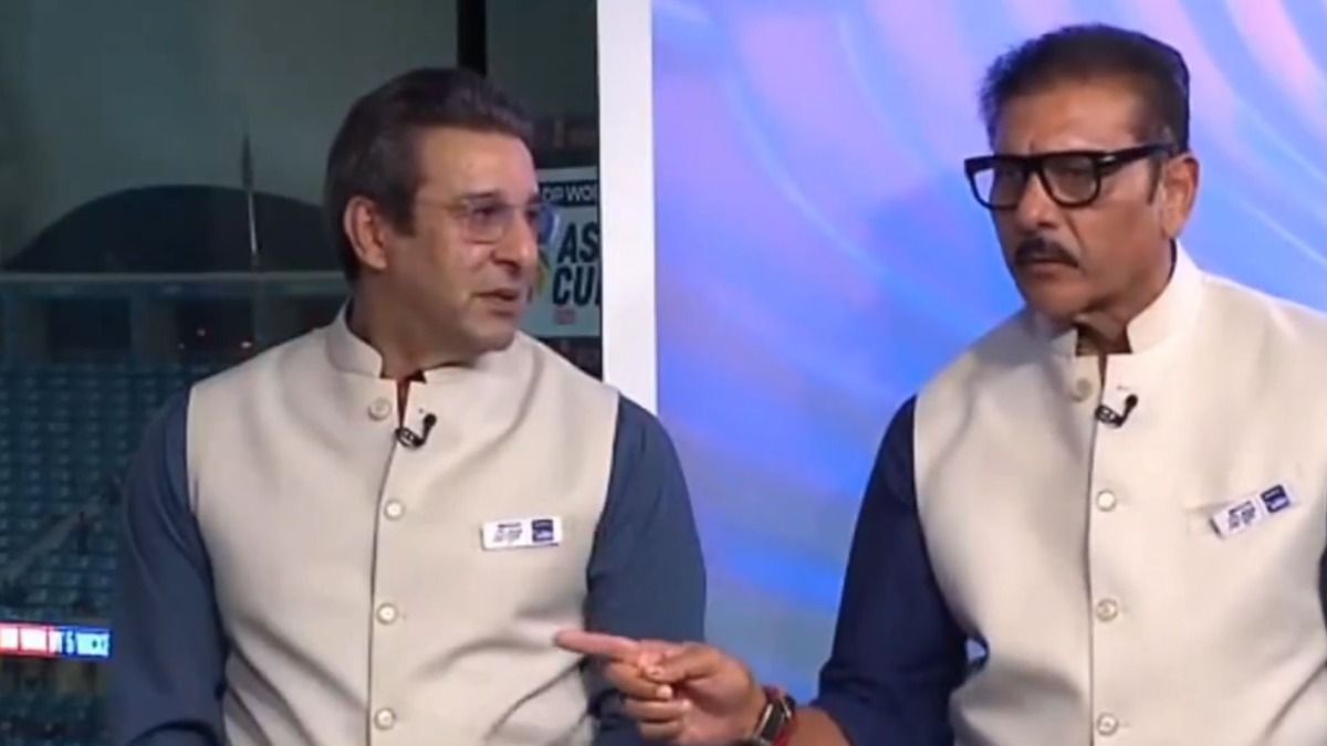 IND vs PAK : टीम इंडिया की जीत के बाद ट्रॉफी कंट्रोवर्सी पर भड़के रवि शस्त्री, कहा - ये क्या मजाक...VIDEO