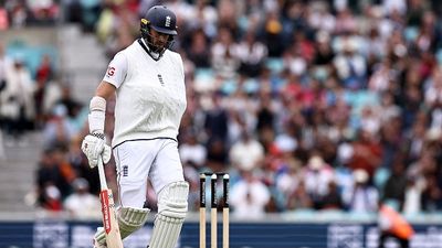 बड़ी खबर: क्रिस वोक्स ने इंटरनेशनल क्रिकेट से किया रिटायरमेंट का ऐलान, भारत के खिलाफ टूटे कंधे के साथ की थी बैटिंग SportsTak Hindi