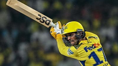 चेन्नई सुपर किंग्स के बैटर के चेहरे पर फिर लगी चोट, फील्डिंग के दौरान हुई जोरदार टक्कर, 1 अक्टूबर से ऑस्ट्रेलिया के खिलाफ सीरीज SportsTak Hindi