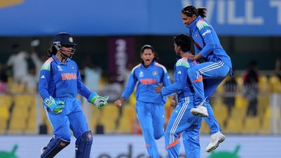 IND vs SL: भारत ने जीत के साथ किया वर्ल्ड कप का आगाज,दीप्ति शर्मा और अमनजोत के धमाकेदार प्रदर्शन से श्रीलंका को चटाई 59 रन से धूल SportsTak Hindi