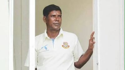 बड़ी खबर: महिला वर्ल्ड कप के बीच बांग्लादेश टीम के कोच को आया ब्रेन स्ट्रोक, जानें अब कैसी है हालत SportsTak Hindi