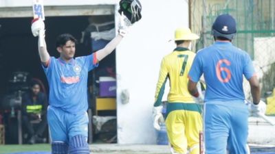 IPL में पंजाब के लिए गदर मचाने वाले और युवराज सिंह के एक और चेले का ऑस्ट्रेलिया के खिलाफ बवाल, 82 गेंदों में उड़ाई सेंचुरी, अय्यर का भी शतक SportsTak Hindi