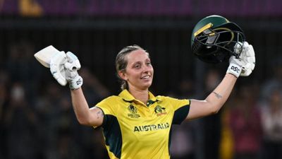 AUSW vs NZW:  गार्डनर के शतक की बदौलत ऑस्ट्रेलिया ने न्यूजीलैंड को 89 रन से दी मात, 19 रन के भीतर आधी टीम लौटी पवेलियन, डिवाइन की सेंचुरी पर फिरा पानी SportsTak Hindi