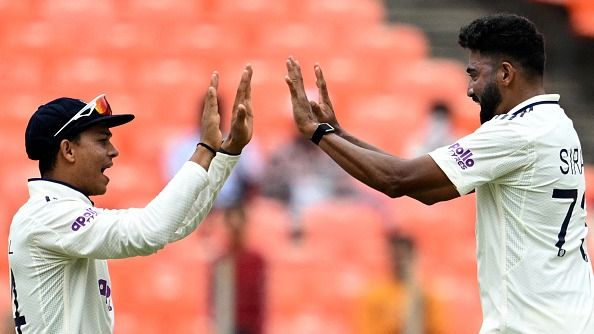 India's Mohammed Siraj (R) celebrates with Yashasvi Jaiswal mages)