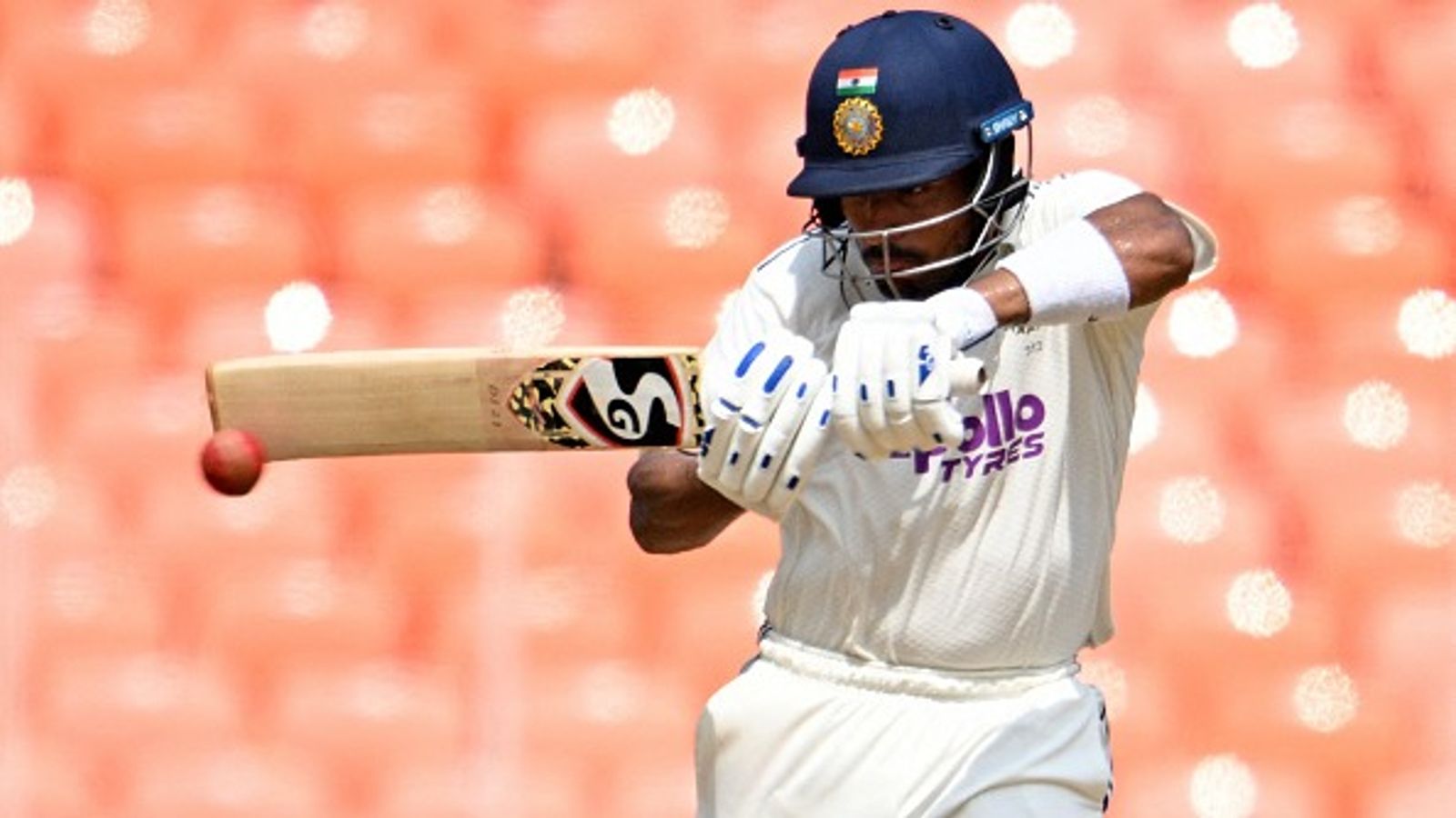 IND vs WI: ध्रुव जुरेल ने ठोका करियर का पहला इंटरनेशनल शतक, ऐसा करने वाले बने 12वें भारतीय विकेटकीपर IND vs WI: ध्रुव जुरेल ने ठोका करियर का पहला इंटरनेशनल शतक, ऐसा करने वाले बने 12वें भारतीय विकेटकीपर