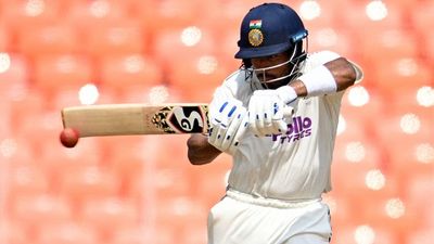 IND vs WI: ध्रुव जुरेल ने ठोका करियर का पहला इंटरनेशनल शतक, ऐसा करने वाले बने 12वें भारतीय विकेटकीपर SportsTak Hindi