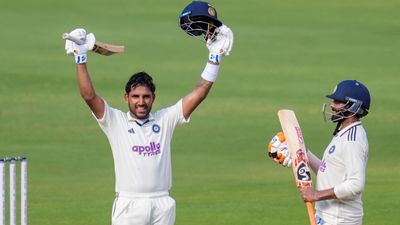 IND vs WI : राहुल, जुरेल और जडेजा के शतकों से टीम इंडिया ने जीत की तरफ बढ़ाया कदम, 286 रन की लीड से वेस्ट इंडीज पर कसा शिकंजा  DHRUV JUREL AND JADEJA