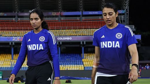 Women's World Cup 2025: पाकिस्तान के खिलाफ मैच से पहले भारतीय टीम के ट्रेनिंग सेशन में आया सांप, मची अफरा-तफरी Women's World Cup 2025: पाकिस्तान के खिलाफ मैच से पहले भारतीय टीम के ट्रेनिंग सेशन में आया सांप, मची अफरा-तफरी