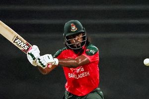 AFG vs BAN: अफगानिस्तान के हाथों हारते-हारते बचा बांग्लादेश, आखिरी ओवर में दो विकेट से हासिल की जीत, 11 रन बनाकर हीरो बना गेंदबाज SportsTak Hindi