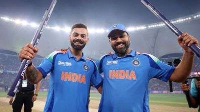 विराट कोहली- रोहित शर्मा को BCCI का विजय हजारे ट्रॉफी खेलने का ऑर्डर! कहा- उन्हें घरेलू क्रिकेट खेलना चाहिए, अगर वह... SportsTak Hindi