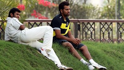 'ये तो पागल है', अभिषेक नायर का रोहित शर्मा को लेकर चौंकाने वाला खुलासा, कहा- हिटमैन को इस टीम की कप्तानी से हटा दिया गया था SportsTak Hindi