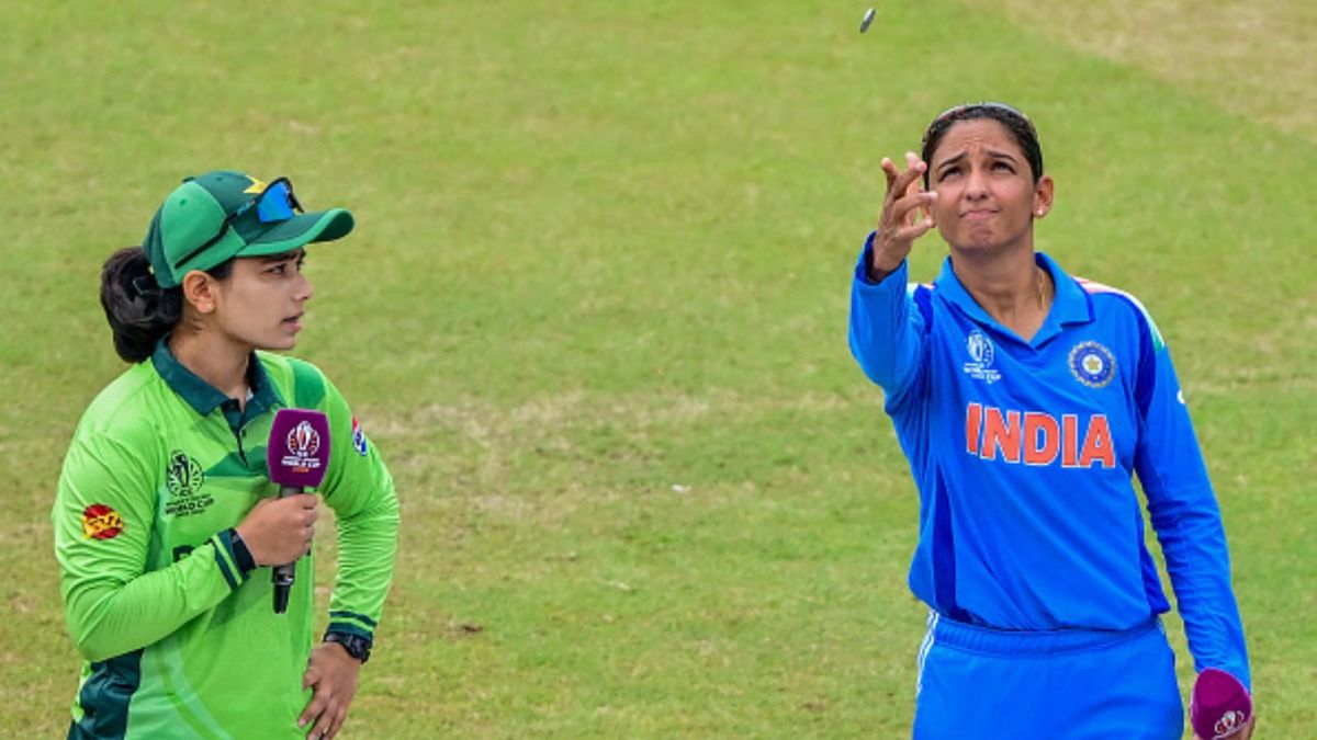 IND W vs PAK W मैच में गड़बड़, पाकिस्तानी कप्तान ने टेल्स कहा लेकिन मैच रेफरी ने हेड्स बताकर जिता दिया टॉस, देखिए Video