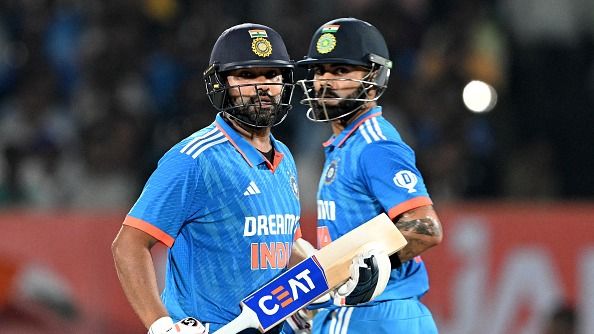 India's captain Rohit Sharma (L) and his teammate Virat Kohli