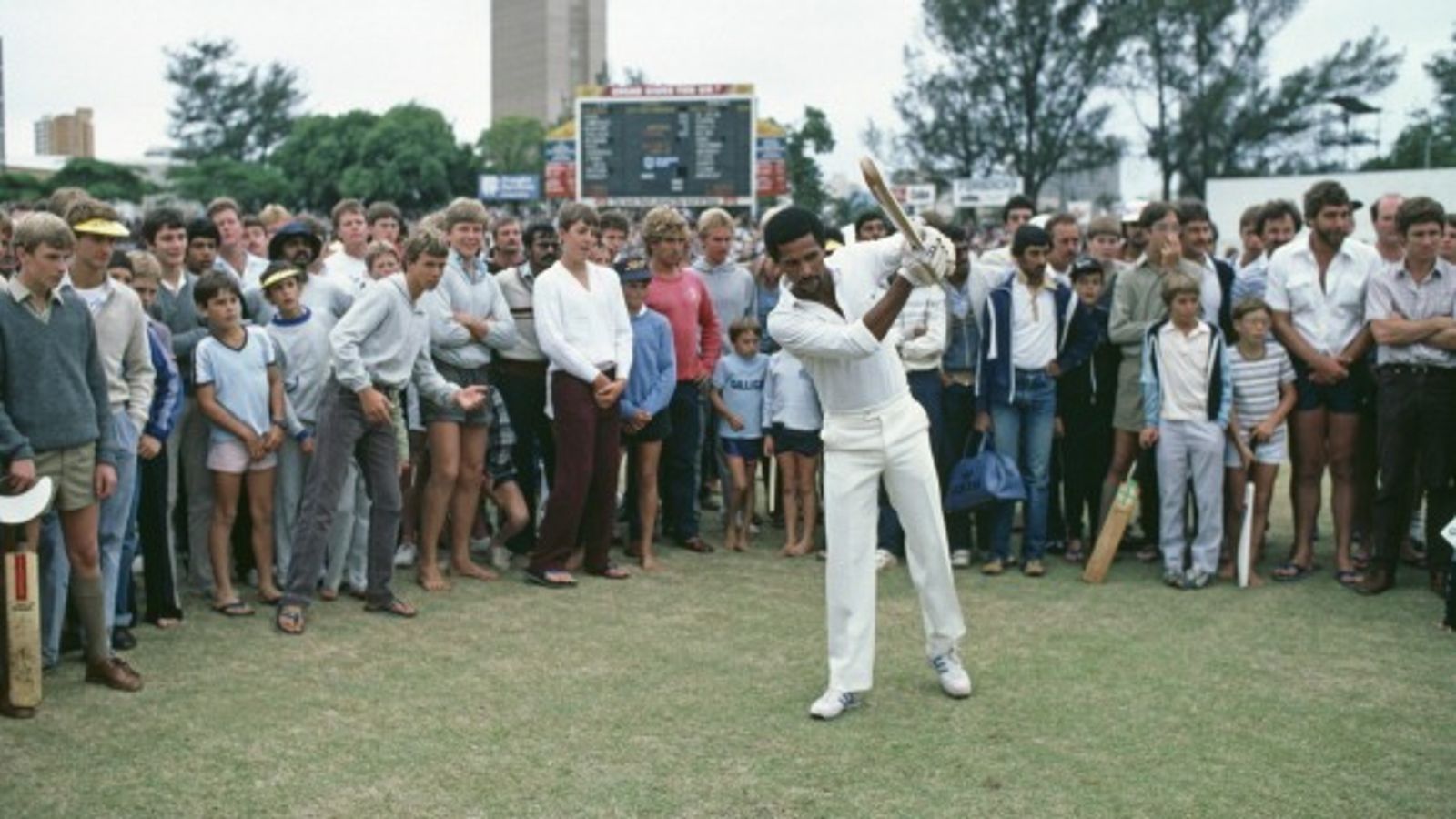 वेस्ट इंडीज के वर्ल्ड कप विनर ऑलराउंडर का निधन, क्रिकेट जगत में शोक की लहर वेस्ट इंडीज के वर्ल्ड कप विनर ऑलराउंडर का निधन, क्रिकेट जगत में शोक की लहर