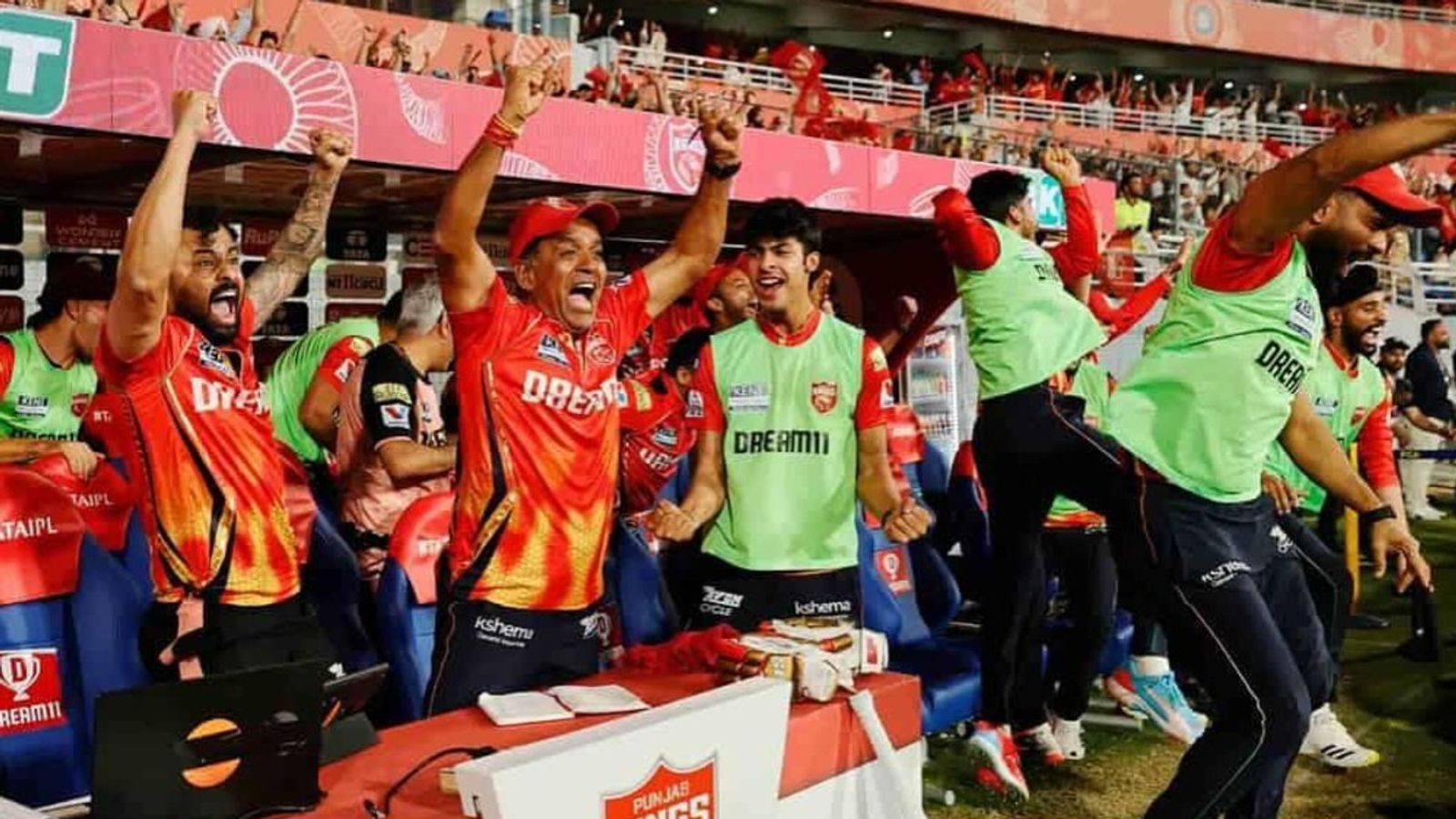 IPL 2026 से पहले पंजाब किंग्स से हटा यह दिग्गज, कहा- अब साथ नहीं रह सकता, पोंटिंग को भी भेजा ईमेल IPL 2026 से पहले पंजाब किंग्स से हटा यह दिग्गज, कहा- अब साथ नहीं रह सकता, पोंटिंग को भी भेजा ईमेल