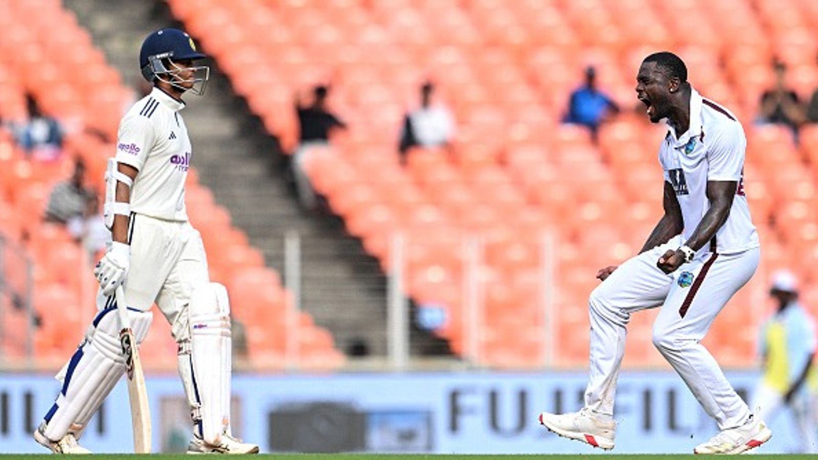 IND vs WI: सुनील गावस्कर भड़के, भारत के हाथों हार के बाद वेस्ट इंडीज के तेज गेंदबाजों को बताया नेट बॉलर, कहा-उनका अपमान... IND vs WI: सुनील गावस्कर भड़के, भारत के हाथों हार के बाद वेस्ट इंडीज के तेज गेंदबाजों को बताया नेट बॉलर, कहा-उनका अपमान...