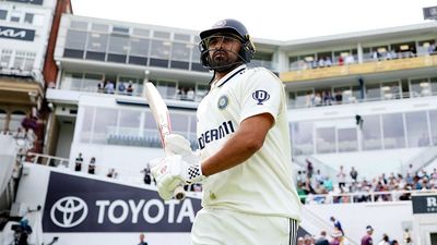 भारतीय टेस्ट स्क्वॉड से बाहर करुण नायर ने रणजी ट्रॉफी से पहले इस टीम में की वापसी, छोड़ा चैंपियंस का साथ India's Karun Nair in this frame