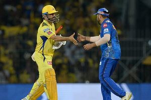 मुंबई इंडियंस की जर्सी में दिखे एमएस धोनी, चेन्नई सुपर किंग्स के फैंस के उड़े होश, जानें क्या है पूरा मामला SportsTak Hindi