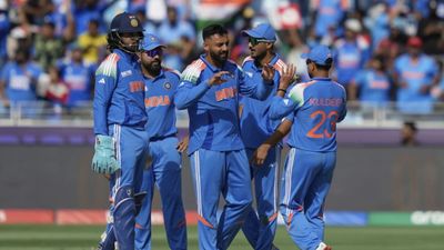 'बैटिंग सुधारो, तब वनडे में मिलेगा मौका', टीम इंडिया के धाकड़ स्पिनर के सामने गौतम गंभीर ने रखी यह चुनौती SportsTak Hindi