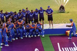 एशिया कप 2025 जीत के बाद किसके कहने पर टीम इंडिया ने बिना ट्रॉफी मनाया जश्न? वरुण चक्रवर्ती ने खोला राज SportsTak Hindi