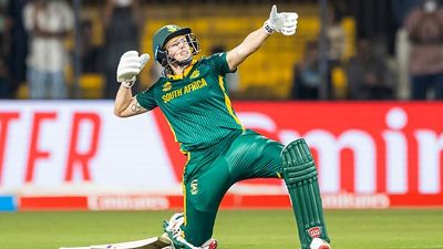 Women's World Cup 2025: कार एक्सीडेंट ने ओलिंपिक का सपना तोड़ा, अब वीमेंस वर्ल्ड कप में धूम मचा रही हैं जैवलिन की वर्ल्ड चैंपियन SportsTak Hindi